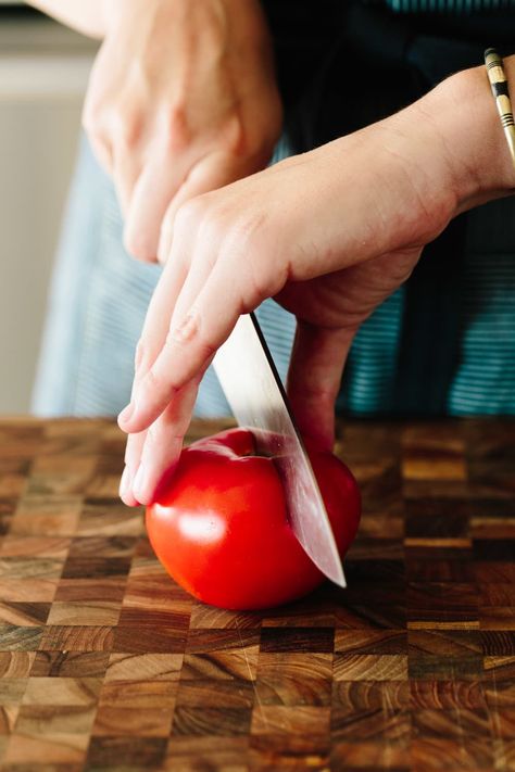 How To Make Tomato Sauce, How To Store Tomatoes, Fresh Tomato Recipes, Tomato Farming, Knife Skills, Fresh Tomato Sauce, Sliced Tomato, Ripe Tomatoes, How To Store