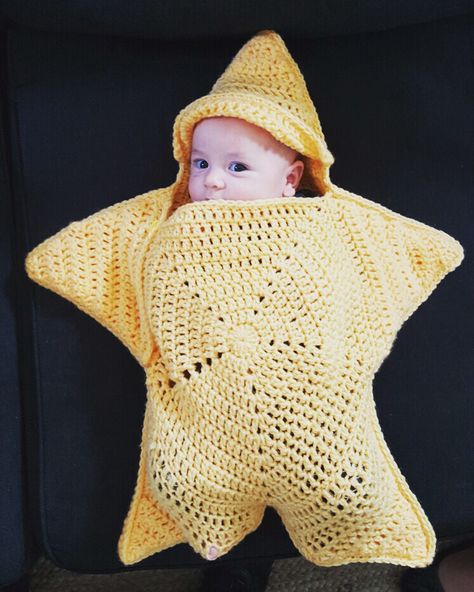 Starfish Halloween baby costume Starfish Baby Costume, Baby Starfish Costume, Crochet Baby Star Cocoon, Crochet Baby Halloween Costume, Crochet Baby Halloween, Starfish Costume, Baby Starfish, Crochet Starfish, Crochet Baby Costumes