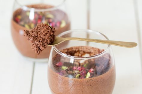 Vegan chocolate mousse - chocolate and whipped aquafaba Chickpea Water, Aquafaba Recipes, Food Monster, Vegan Egg Replacement, Cooked Chickpeas, Lazy Cat Kitchen, Vegan Chocolate Mousse, Cat Kitchen, Egg Replacer