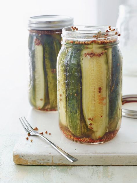 TESTED  & PERFECTED RECIPE – These delicious and crunch dill pickles are easy to make & ready to eat in 24 hours. Healthyish Snacks, Easy Dill Pickles, Crunchy Pickles, Refrigerator Pickle Recipes, Canning Equipment, Once Upon A Chef, Refrigerator Pickles, Dill Pickles, Homemade Pickles