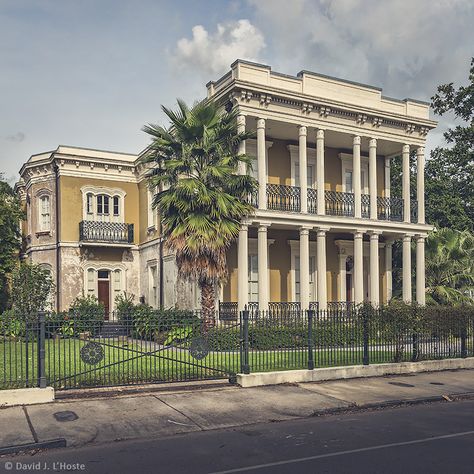 New Orleans Architecture - by David J. L'Hoste ~ DJLphoto.com New Orleans Buildings, New Orleans Bungalow, New Orleans House Plans, New Orleans House Exterior, New Orleans Houses, Sims Exterior, New Orleans Witch, New Orleans Mansion, Land Painting