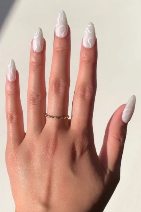 Gel Nail White Designs, Nail Art Ete 2022, Nails For Morena, White Aesthetic Nails, White Nails With Glitter, Nail Art Blanc, Spring Break Nails, Aesthetic Nail, Cute Summer Nail Designs