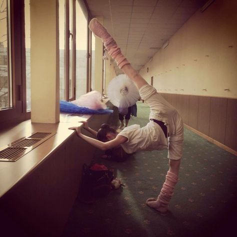 Bolshoi Ballet Academy, Ballet Stretches, Vaganova Ballet Academy, Ballet Academy, Ballet Beauty, Bolshoi Ballet, Ballet Inspiration, Russian Ballet, Ballet Core