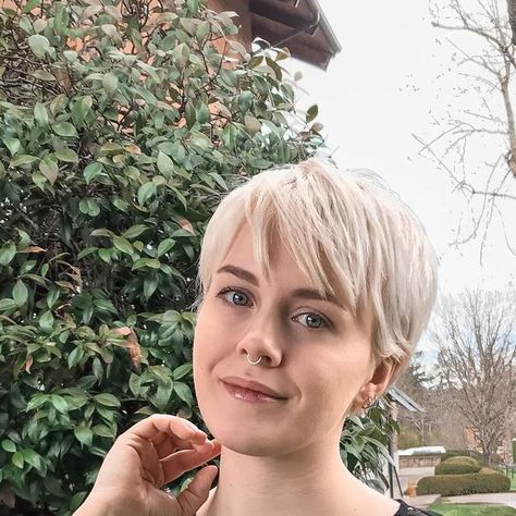 Sarah B. on Instagram: "Tuesday stuff 👍🏻☕️

#coffeeandme #hairbloggers
#shorthairstyle #pixiehairstyle
#pixiehaircut #pixiecuts #pnwblogger
#pixielove #shorthairlove" Sarah B, April 16, Pixie Hairstyles, Short Cuts, Pixie Haircut, Pixie Cut, Hair Ideas, Short Hair Styles, Hair Cuts