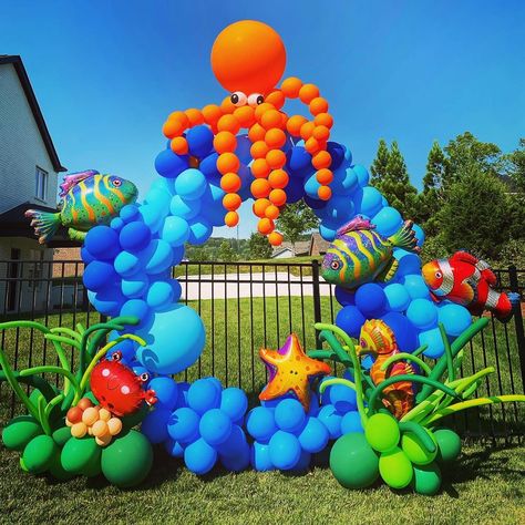 Nemo Birthday Party, Balloon Arch Decorations, Nemo Birthday, Bubble Guppies Party, Ocean Birthday Party, Shark Themed Birthday Party, Mermaid Birthday Party Decorations, Ocean Birthday, Baby Birthday Themes