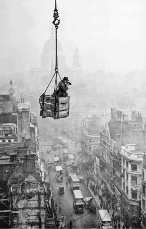 Photographer Suspended From A Crane Takes Pictures Of The Streets In London, 1929 St. Paul’s Cathedral, Fleet Street, St Pauls Cathedral, Night Pictures, Black White Photos, Bw Photo, St Paul, Vintage Photographs, Vintage Photography