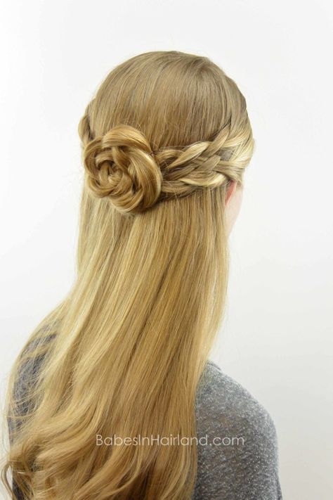 Hair Flower Braid, Flower Braid Hair, Flower Braid, Blond Hairstyles, Narcissa Malfoy, Medium Hair Braids, Flower Braids, Fall Hairstyles, Hair Streaks