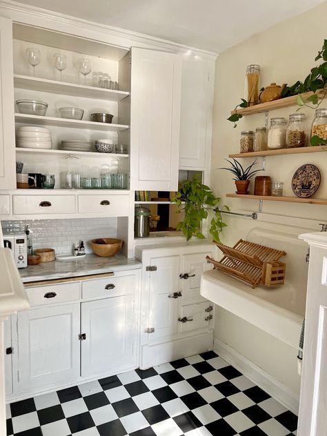 1920 Kitchen Design, 1920 Kitchen, 1920s Apartment, 1950’s Kitchen, Minneapolis Apartment, 1920s Bathroom, 1920s Interior, 1920 Home, 1920s Kitchen