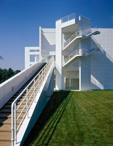 image Richard Miere Architecture, New Harmony Indiana, Richard Meier Architecture, Ben Nicholson, History Of Architecture, Le Corbusier Architecture, Richard Rogers, Richard Meier, Richard Neutra