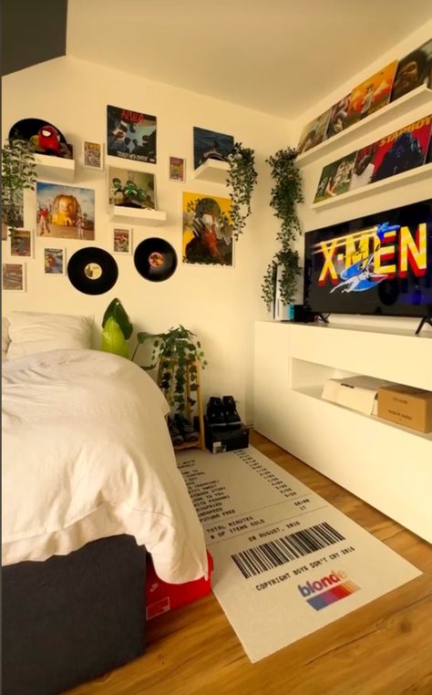 vinyls and posters credit to @leonnklr Album Cover Room Decor Ideas, Vinyl Aesthetic Room Decor, Vinyl Bedroom Aesthetic, How To Hang Vinyl Records On The Wall, Vinyl Wall Ideas, Vinyl Wall Aesthetic, Room Full Of Posters, Vinyls Bedroom, Vynil Wall Aesthetic