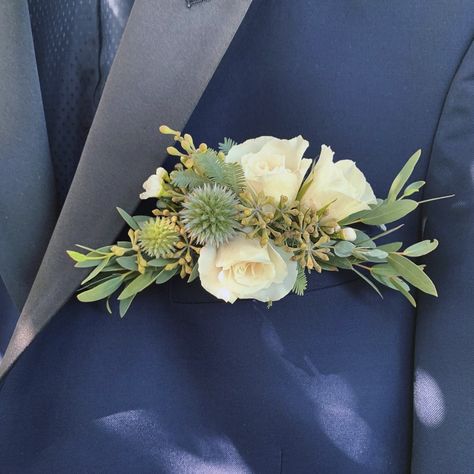 Diy Pocket Square Flowers, Boutennaire Pocket Square, Boutonniere In Pocket, Flower Pocket Wedding, Groomsmen Floral Pocket Square, Pocket Square Buttonhole, Eucalyptus Pocket Boutonniere, Pocket Square Boutonniere White, Boutonniere Wedding Pocket Square