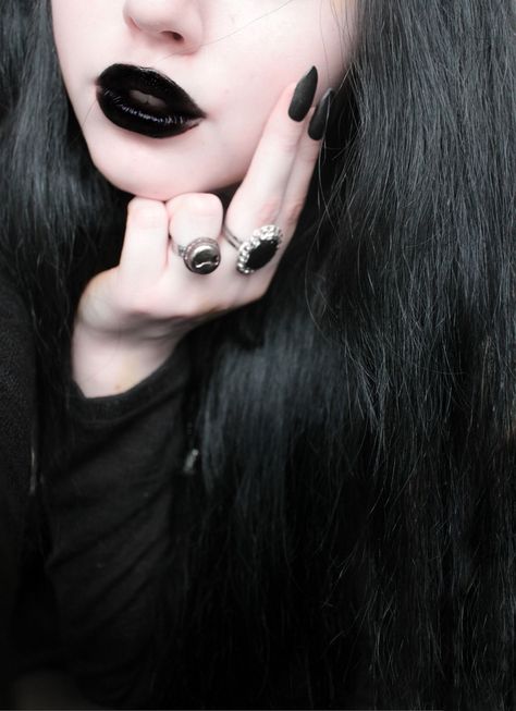 ✖️_Gᴼᵀᴴᴵᴷᴬ_✖️ Glam Punk, Tori Vega, Gothic Engagement Ring, Jade West, Black Lipstick, Gothic Makeup, Alternative Style, Black Lips, Goth Makeup