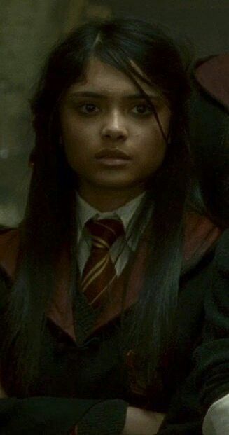 Patil Twins, Afshan Azad, Padma Patil, The Battle Of Hogwarts, Parvati Patil, Gryffindor Uniform, Harry Potter Twins, Battle Of Hogwarts, Shifting Script