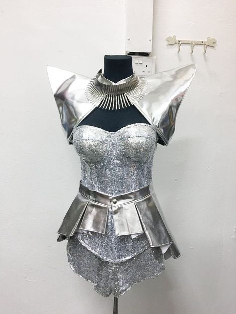 Elegant Outfit Dress, Futuristic Fashion Women, Retro Futuristic Fashion, Futuristic Dress, Futuristic Outfits, Futuristic Costume, Dress To Impress Outfits, Pool Party Dresses, Vip Dress