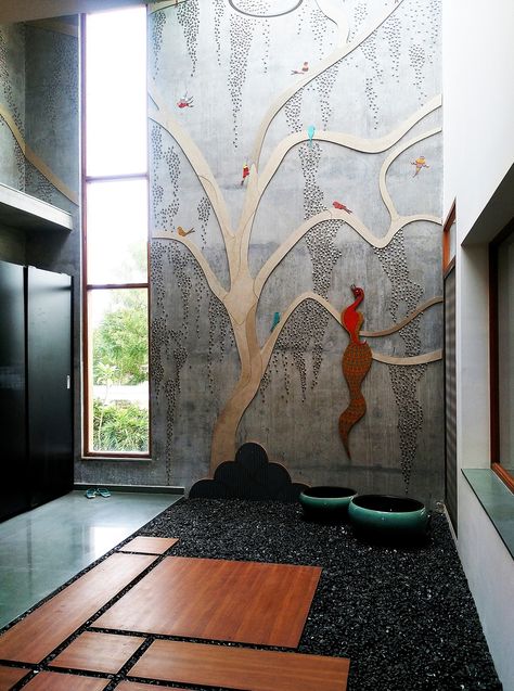 Nirali Shah, Bodhi Tree Art, Peacock Mural, Mata Ni Pachedi, Tree Design On Wall, Indian Living Room Design, Mosaic Tree, Interior Design Crafts, Tree Of Life Painting