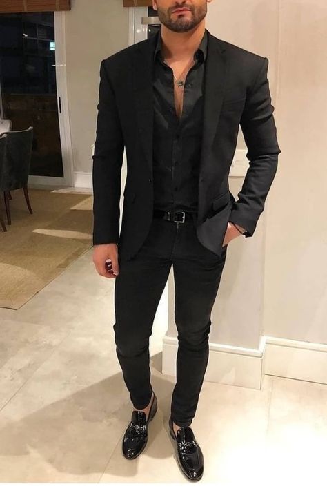 Mens Black Sport Coat Outfit, Mens Banquet Outfit, Banquet Outfits For Men, Blazer Outfits Party Night Men, Black Homecoming Outfits For Guys, Men’s All Black Prom Suit, Black Prom Suits Men, Men Dinner Outfit Night Classy, All Black Tux Prom