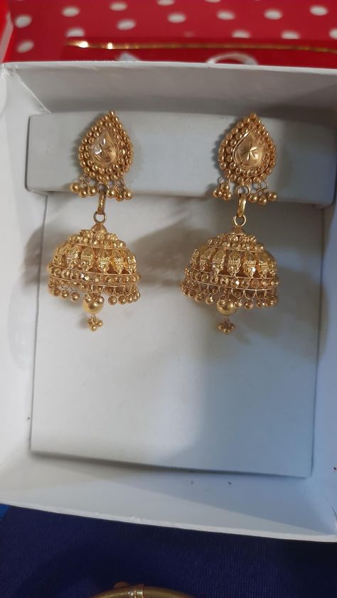 Gold Jumki With Pearl, Zumka Design Gold New, Earrings Gold Jumkas, Zumka Earrings Gold, Gold Zumka Design, Zumka Design Gold, Gold Jhumki Indian Jewelry, Jumka Design Gold, Gold Jhumka Earrings Bridal