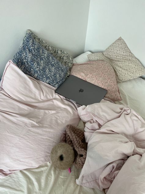 Copenhagen Style Room, Cph Style, Bedroom Decor Aesthetic, College Bedroom, Teen Girl Room Decor, Uni Room, Cute Bedroom Decor, Redecorate Bedroom, Cozy Room Decor