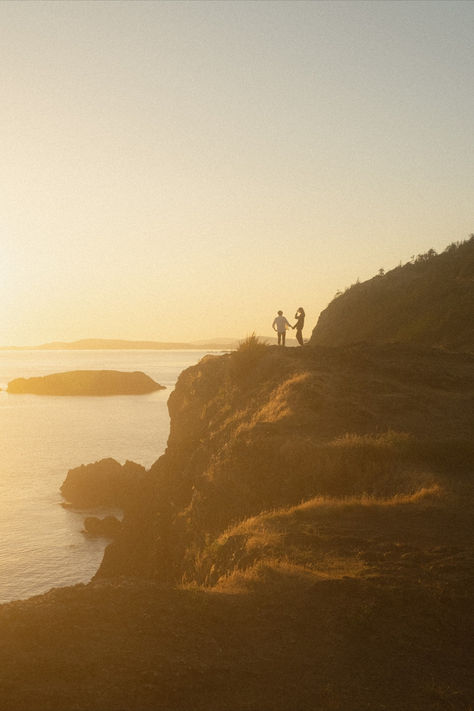 Deception Pass Washington, Washington State Engagement Photos, Deception Pass Engagement Photos, Sunset Cliffs Engagement Photos, Seattle Proposal, Picnic Shoot, Pnw Aesthetic, Day Trips From Seattle, Wedding Locations Outdoor