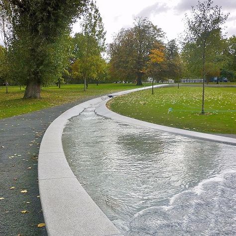 The Princess Diana Memorial Fountain is the marmite of memorials, you either love it or hate it. Personally, I'm rather indifferent to it because if a memorial doesn't immediately make you think of someone then what's the point of it? And why would people think of Diana when they see this? It's just a half-pipe of concrete on the grass *** read the full review on my website #princessdianamemorialfountain #london Princess Diana Memorial Fountain, Diana Memorial Fountain, Princess Diana Memorial, London Parks, Diana Memorial, Hyde Park London, Water Landscape, Diana Princess Of Wales, Kensington Gardens