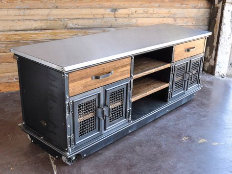 Vintage Industrial. Industrial Furniture Design, Diy Industrial Furniture, Vintage Industrial Decor, Industrial Design Furniture, Vintage Industrial Furniture, Iron Furniture, Industrial House, Steel Furniture, Colorful Furniture