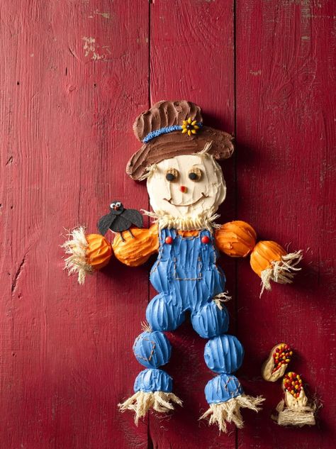 Cupcake Scarecrow                                                                                                                                                     More Scarecrow Cake Ideas, Halloween Food And Drinks, Cupcake Cake Ideas, Halloween Food Recipes, Scarecrow Cupcake, Scarecrow Cake, Fun Halloween Desserts, Key Lime Cupcakes, Halloween Food Cupcakes