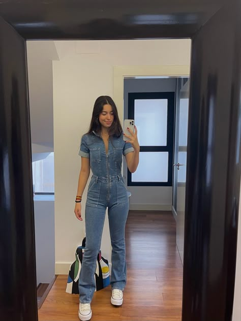 Zara Outfit 2024, Mono Outfit, Zara Jeans Outfit, Jean Jumpsuit Outfit, Spring Denim Outfits, Bodysuit Outfit Jeans, Mango Outfit, Bershka Outfit, Denim Jumpsuit Outfit