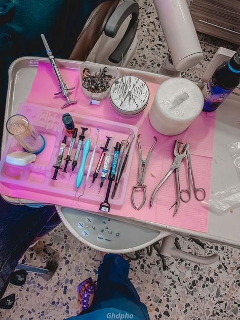 Orthodontist Assistant, Future Dental Hygienist, Dentist Career, Dentist Aesthetic, Dentistry Aesthetic, Dental Assistant School, Dental Hygienist School, Dental Hygiene Student, Dental Aesthetics