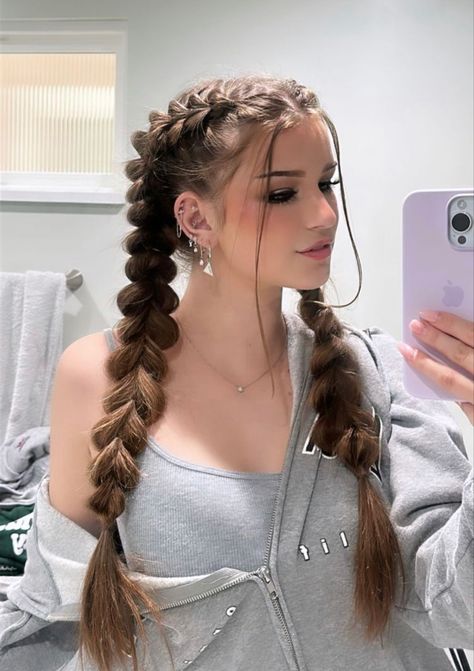 Κούρεμα Bob, Preppy Hairstyles, Hairstyle Examples, Modele Fitness, Fishtail Braid, Hair Up Styles, Hairdo For Long Hair, Hair Stylist Life, Easy Hairstyles For Long Hair