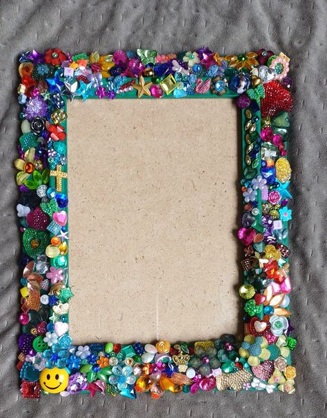 Crafty Picture Frames, How To Decorate Picture Frames, Beaded Picture Frames, Perler Bead Picture Frames, Matchbox Stuffing, Decorated Picture Frames, 3d Collage, Magnet Crafts, Motivation Poster