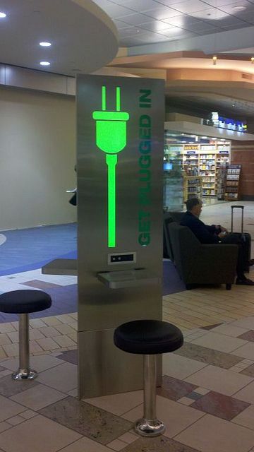 sky harbor airport charging stations built by bluemedia | Flickr - Photo Sharing! Cell Phone Kiosk, Phone Kiosk, Solar Charging Station, Mobile Charging Station, Public Library Design, Phone Charging Stations, Cell Phone Charging Station, Slat Wall Display, Phone Charging Station