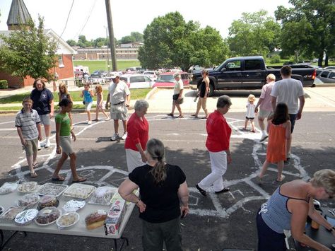 Cake walk Fundraiser Cake Walk Game, Old Fashioned Cake, Elementary School Fundraisers, Carnival Cake, Fall Festival Games, Old Fashioned Games, Dorothy Hamill, Pta Ideas, Festival Ideas