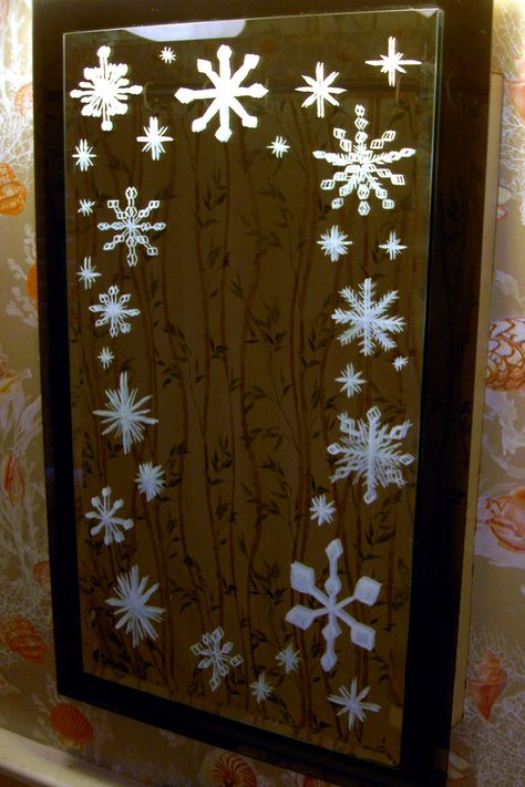 Window Painting can be done on mirrors too!  December 2012, Snowflakes on Bathroom Mirror Christmas Mirror Painting Ideas, Christmas Mirror Painting, Christmas Mirror Decorations, Window Drawings, Mirror Painting Ideas, Painting Snowflakes, Mirror Drawing, Christmas Mirror, Mirror Drawings