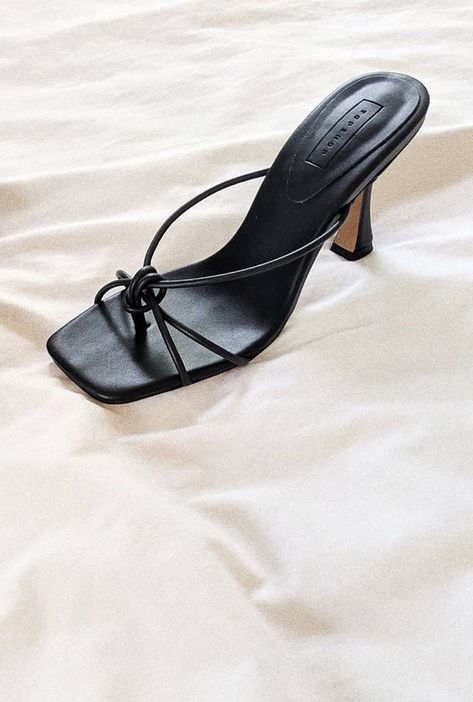 Strappy Sandals Outfit, Knot Sandals, 90s Shoes, Satin Bluse, Sandals Outfit, Black Strappy Heels, Strappy Sandals Heels, Aesthetic Shoes, Elegant Shoes