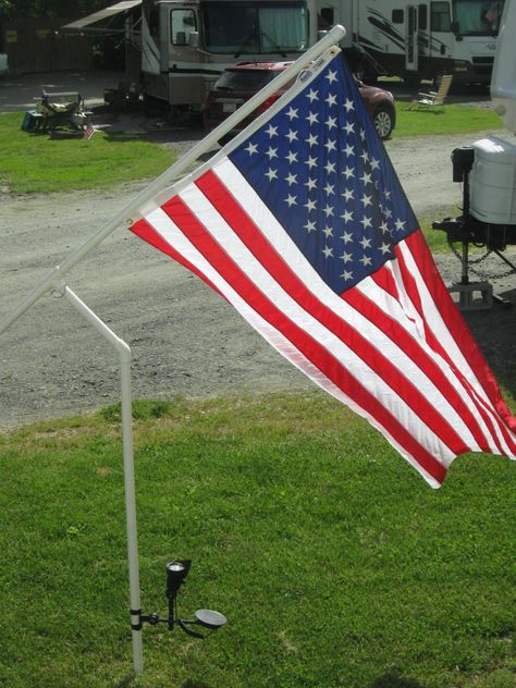 Pvc Flag Pole, Diy Flag Pole, Pvc Crafts, Yard Crafts, Diy Flag, Flag Poles, Flag Holder, Rv Tips, Flag Photo