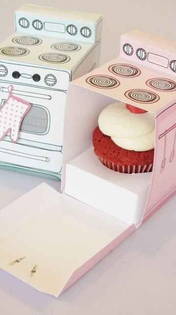 These cupcake ovens. Retro Oven, Cupcake Packaging, Small Birthday Cakes, Cupcake Boxes, Basket Gift, Cadeau Diy, Party Favor Boxes, Naha, Creative Packaging