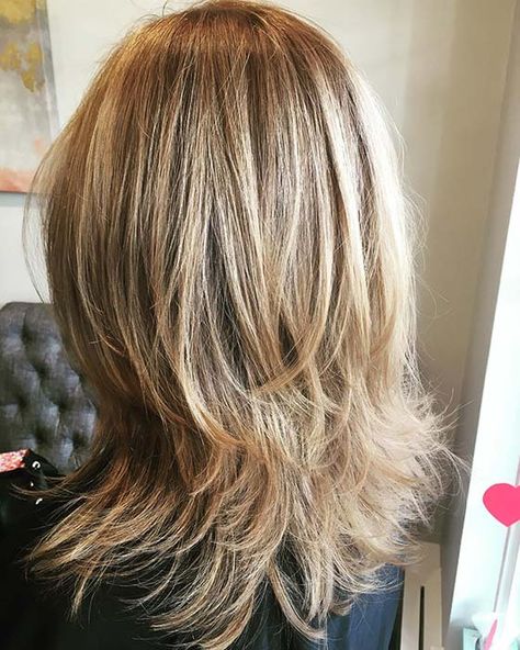 Layered Hair Ideas, Straight Thick Hair, Blonde Layered Hair, Haircut Inspo, Hair Curl, Beautiful Blonde Hair, Medium Layered Haircuts, Medium Layered Hair, Medium Length Hair With Layers