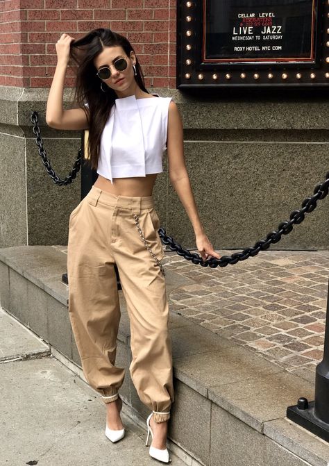 Victoria Justice| I love her👑 Victoria Justice Style, Victoria Justice, Casual Chic Outfit, Looks Chic, Look On, Outfits Casuales, Moda Fashion, Look Cool, Look Fashion