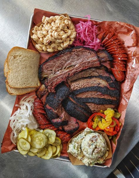 Food is Life Food is Love Bbq Aesthetic, Bbq Platter, Bbq Pitmaster, Bbq Tray, Texas Barbecue, Bbq Ideas, Texas Bbq, Healthy Chicken Dinner, Bbq Restaurant