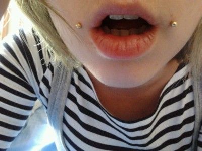 Joker Bites Piercing, Dalia Bites Piercing, Dahlia Piercing Aesthetic, Delilah Piercing, Daliah Piercing, Piercings Dimple, Dalia Piercing, Dahlia Bites Piercing, Dahlia Bites