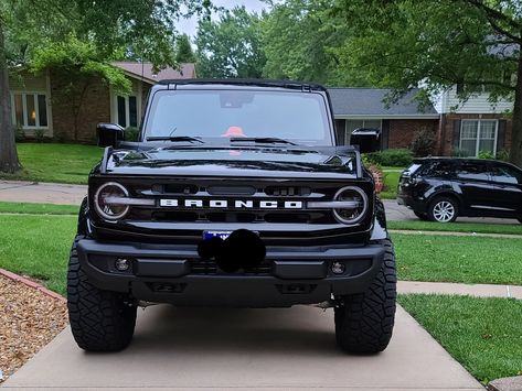 2 Door Ford Bronco Outer Banks, Ford Bronco 2023 Outer Banks, Outer Banks Bronco, Blacked Out Bronco, Bronco Graphics, Ford Bronco 2023, Black Ford Bronco, Bronco Convertible, Lifted Bronco