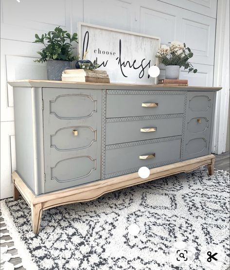 Painted Bedroom Furniture Ideas Colour, Painting Old Furniture Ideas, Furniture Painting Ideas, Sideboard Makeover, Furniture Makeover Inspiration, Furniture Remodeling, Revamp Furniture, Refinishing Furniture Diy, Furniture Flipping