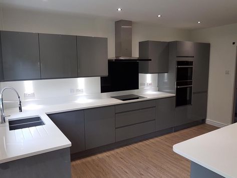 C.K.P on Instagram: “This beautiful Dusk Grey Gloss Kitchen paired with the quartz Snow White worktop adds such a modern sleek look to this kitchen.…” Grey Kitchen With White Worktop, Dark Grey Kitchen White Worktop, Dark Grey Gloss Kitchen, Grey Kitchen Ideas Modern Gray, Grey Gloss Kitchen, New York Kitchen, Modern Grey Kitchen, White Gloss Kitchen, White Worktop