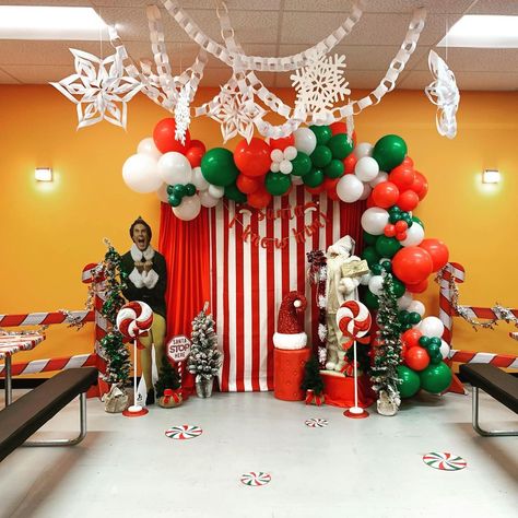 Buddy The Elf Photo Booth, Elf Party Theme, Elf Theme Christmas Decorations, Elf On The Shelf Themed Christmas Party, Christmas Party Elf Theme, Elf Themed Birthday Party, Christmas Party Wall Decor, Buddy The Elf Parade Float Ideas, Elf On The Shelf Party Theme