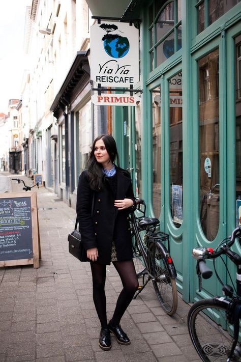 preppy in tweed skirt and brogues Brogues Outfit, Twee Style, Oxfords Outfit, Outfit Preppy, Oxford Shoes Outfit, Black Oxford Shoes, Preppy Office, Stylish Summer Outfits, Preppy Style Summer