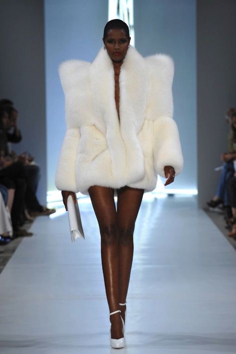 ꨄ on Twitter: "This coat from Alexandre Vauthier fall 2009 is absolutely gorgeous… " Alexandre Vauthier, White Fur, Fashion Weeks, Fur Fashion, Fashion Industry, Short Skirt, Looks Vintage, White Fashion, Fashion Killa