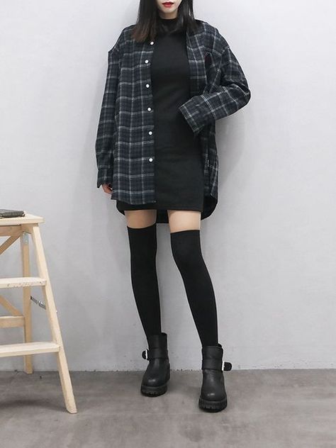 Edgy Shoes, Rok Outfit, Goth Outfit, Thigh High Socks, Korean Fashion Trends, Ulzzang Fashion, Fan Fiction, Fashion Korean, 가을 패션