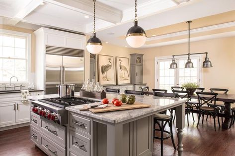 Kitchen island stove ideas that fit a wide range of kitchens, from modern contemporary to classic traditional. Dream Kitchen Island, Greige Kitchen Cabinets, Kitchen Island With Cooktop, Island With Stove, Kitchen Island With Stove, Greige Kitchen, Island Cooktop, Transitional Kitchen Design, Серая Кухня