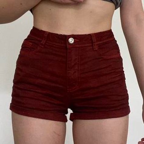 Toh Cosplays, Red Denim Shorts, Maroon Jeans, Short Pants Outfit, Maroon Shorts, Dr Closet, Burgundy Jeans, Burgundy Shorts, Costume Inspo