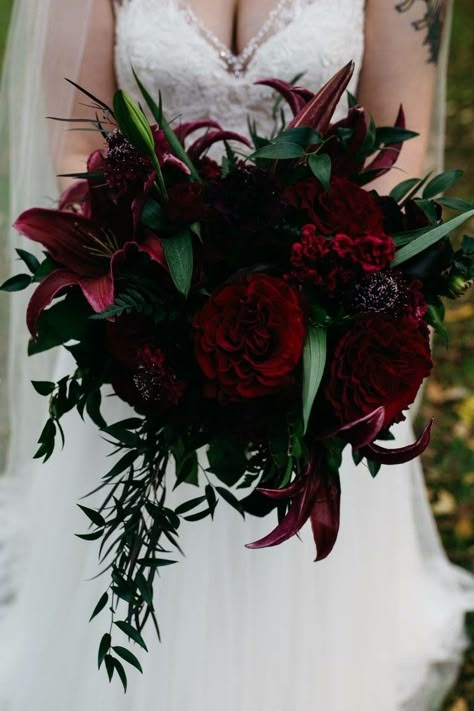 Goth Wedding Bouquet Black Flowers, Red Black And Green Bouquet, Black Dark Green And Red Wedding, Red And Green Bouquet Wedding, Halloween Bouquet Wedding, Black And Red Bouquet Wedding, Dark Bouquet Of Flowers, Black Red Green Wedding, Black Red Bouquet